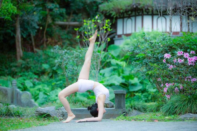 瑜伽可以让人放松及解压抗抑郁,瑜伽对康复的帮助
