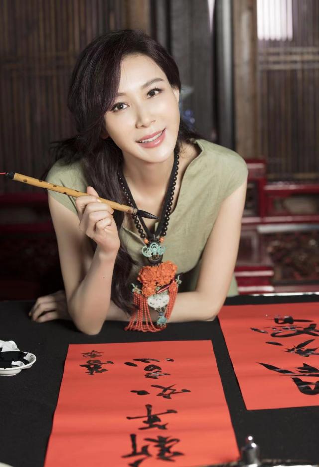 53岁仍未婚、亿万资产无人继承又怎样，单身富婆的快乐你不懂