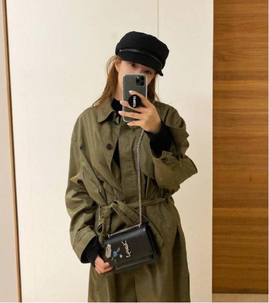 朴孝敏惊艳写真,朴孝敏穿黑白格子的衣服