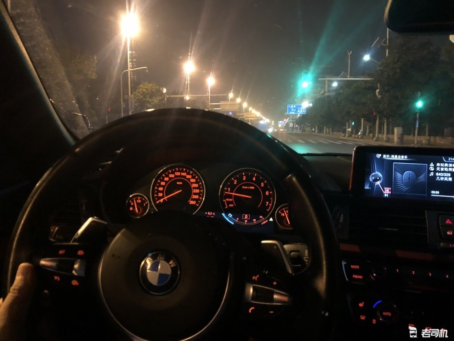 三十多万的428敞篷,当你打开敞篷的那刻,你拥有着她和蓝天