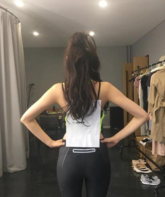 张天爱否认为金主戴了R环。她的年龄和8000万部电影被曝光