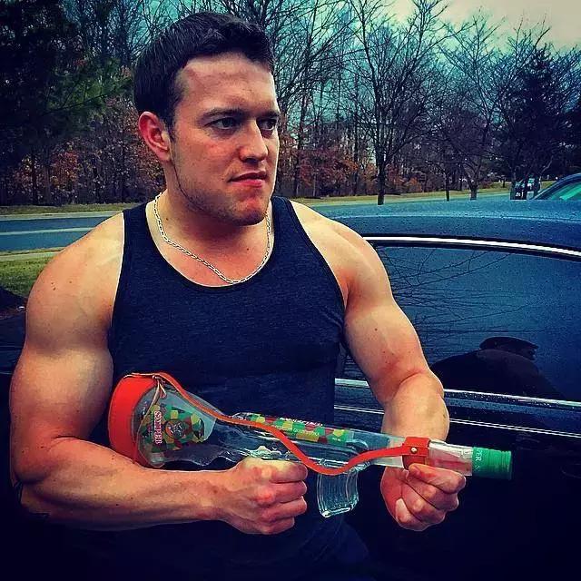 AK-47伏特加,千万别对口喝别人会认为你要自杀