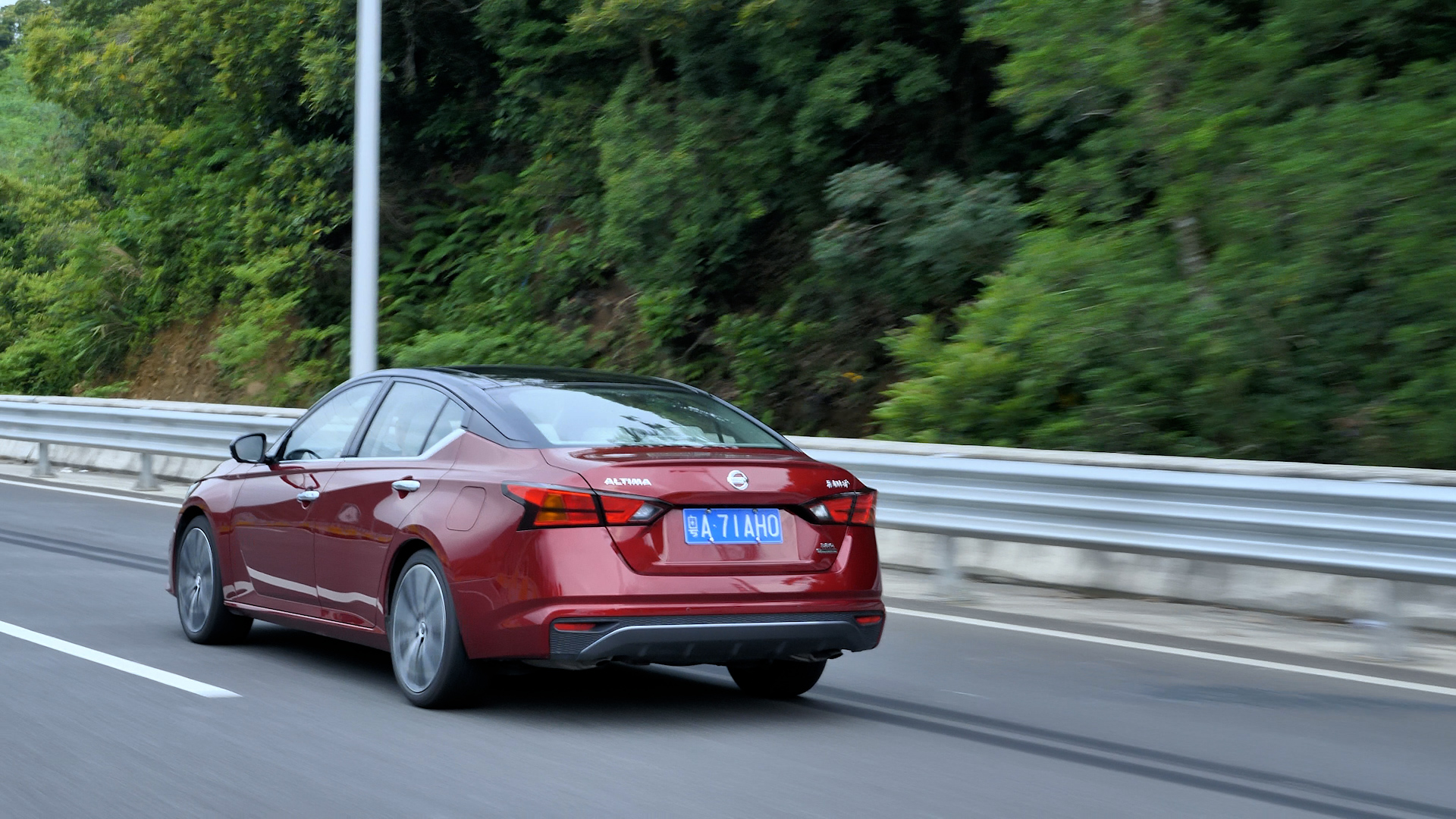 经济舒适宽敞省油推荐哪个b级车,既舒适噪音小又操控好的b级车