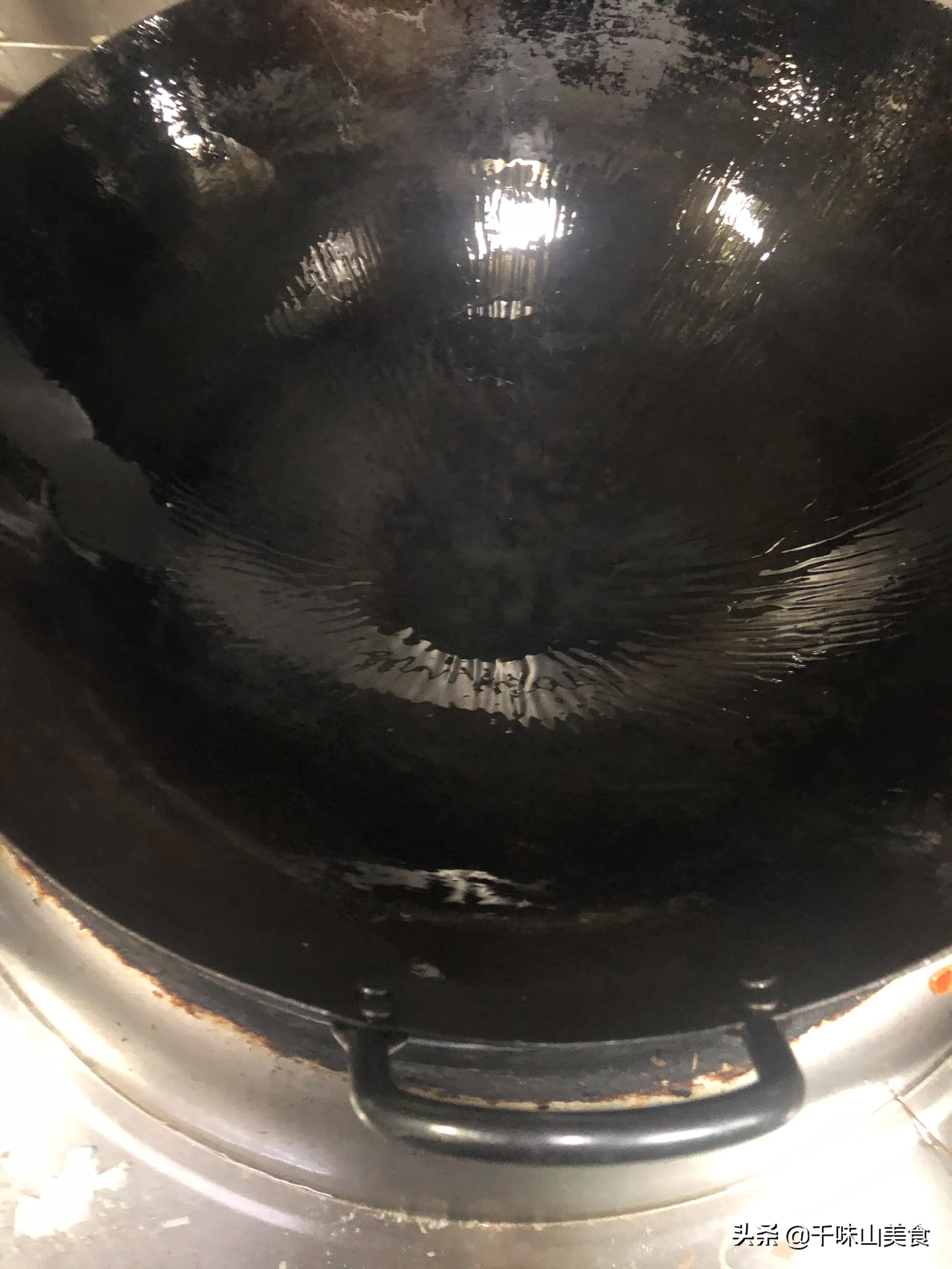 炒肉粘锅，大厨教你热锅凉油窍门，炒任何菜都不黏锅，适合所有锅