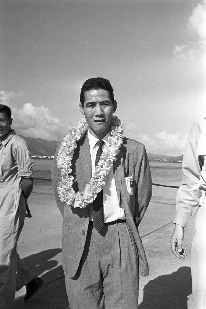 李惠堂球王贝利,李惠堂和贝利齐名