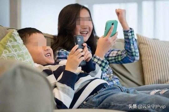 14岁少年沉迷玩手机怎么办,中学生沉迷于玩手机怎么办