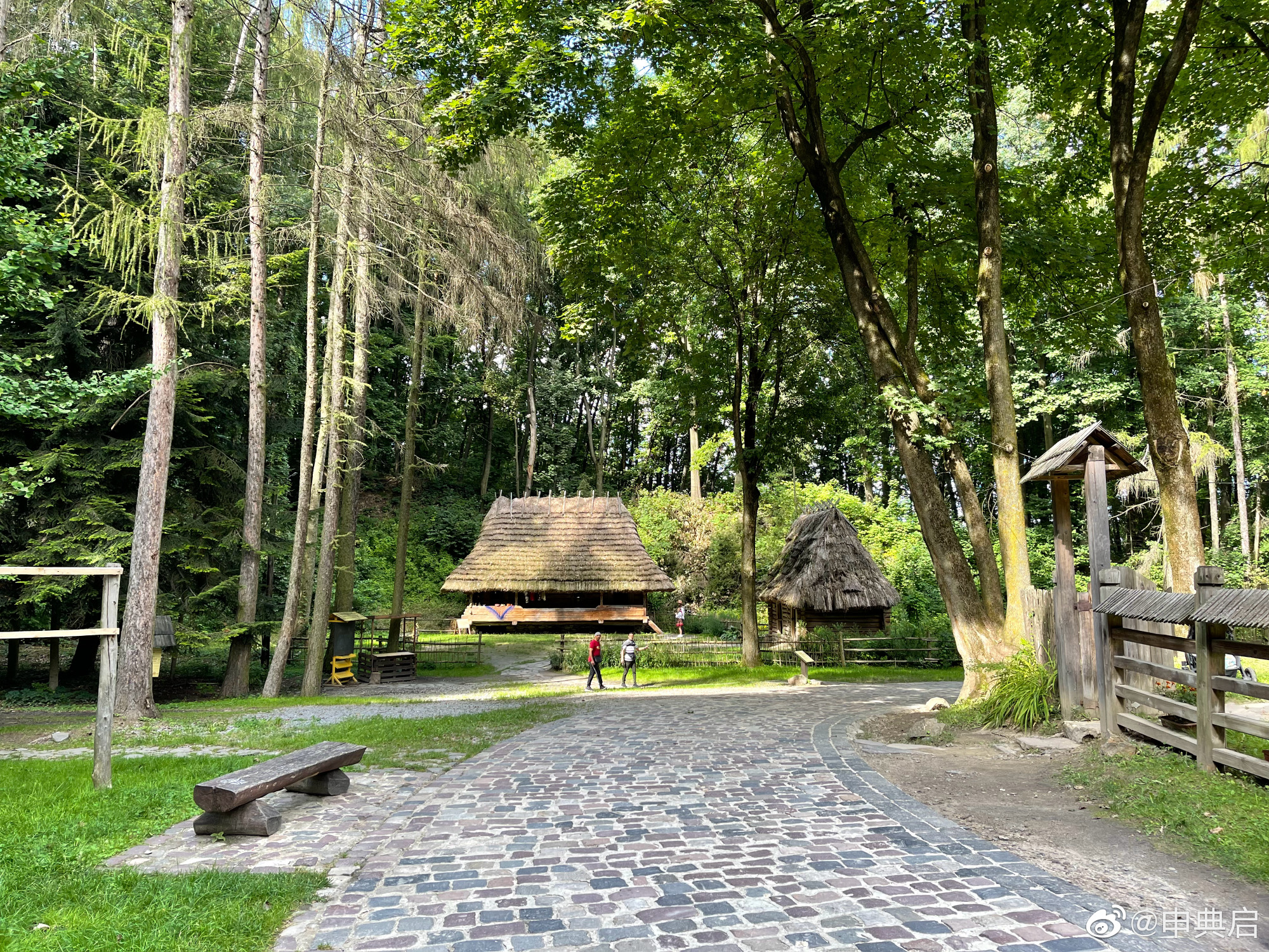 利沃夫最神奇的地方在于历史上多次易主，墓地都有各历史时期风格