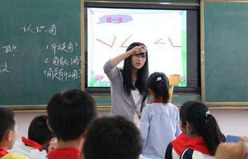 弟弟很爱哭作文300个字,弟弟哭了作文二年级