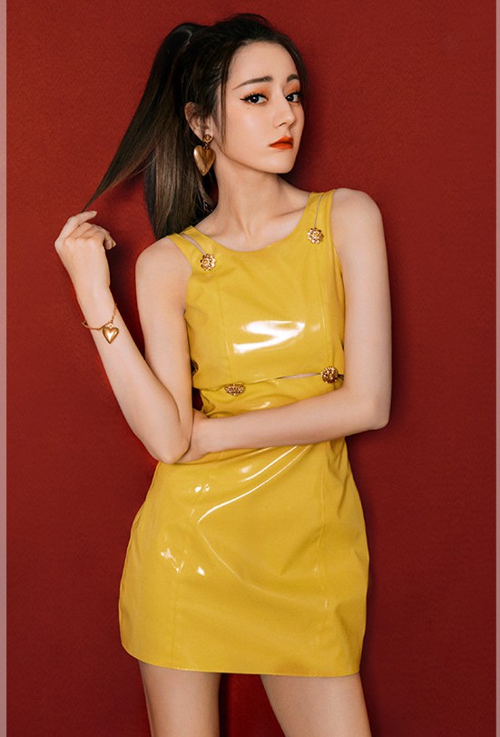 发际线高怎样披头发好看,披头发好看还是扎马尾好看