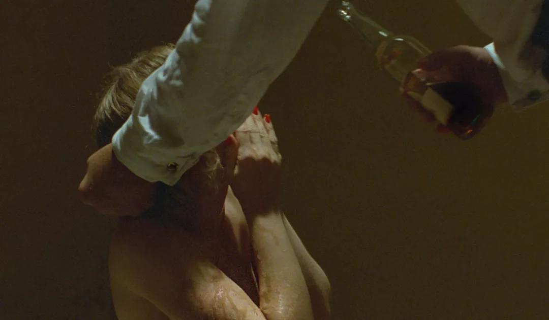 一部震惊世界的片子,5个细节揭示这部电影隐藏的真相