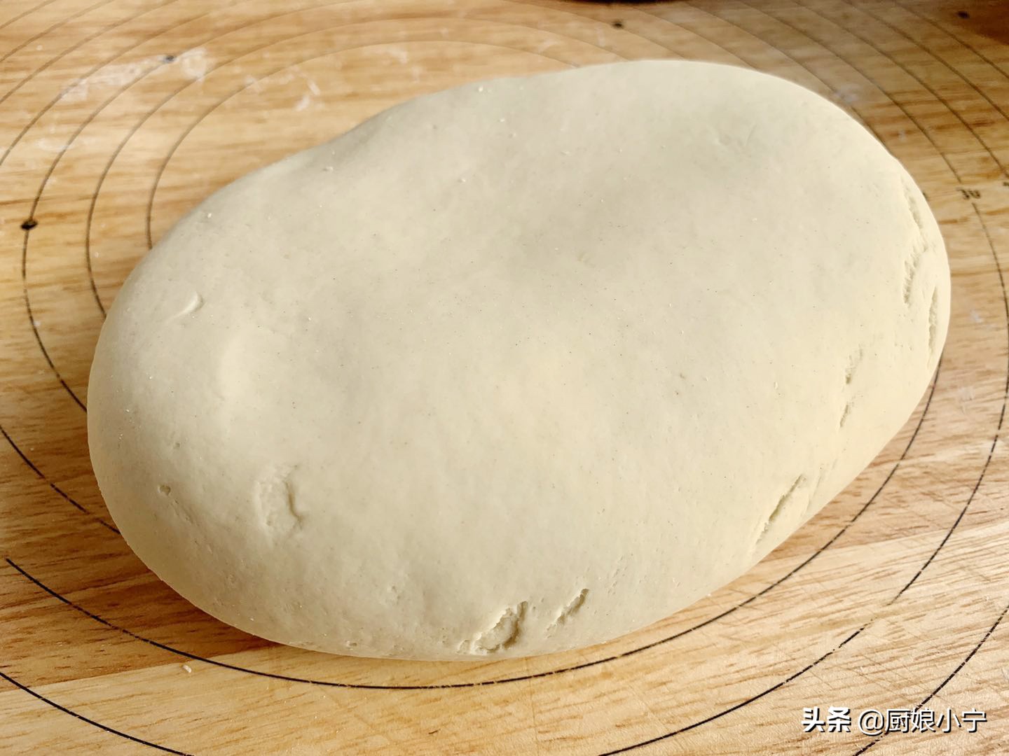 手擀面爽滑劲道有妙招,这样做不断不糟不发硬,北方老一辈做法