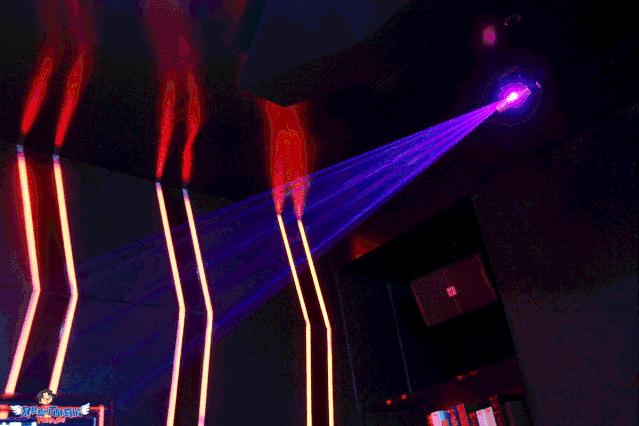 沈阳这家全自助的黑科技夜店风KTV，有机器人小妹可撩