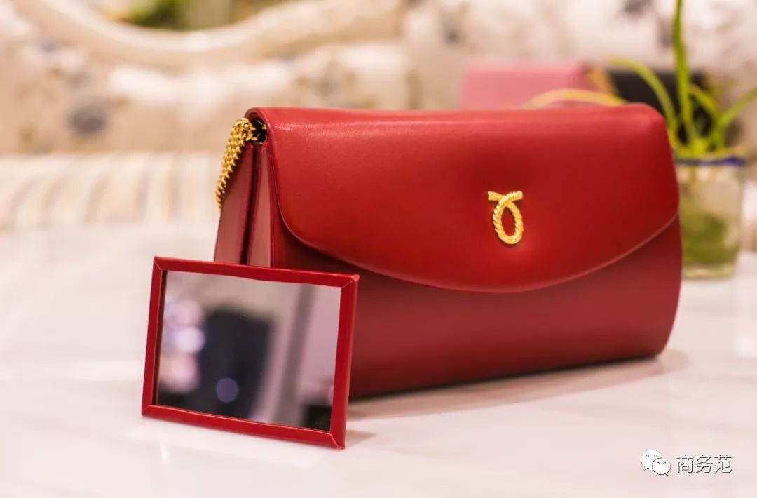 英国女王拿过的包包,英国伊丽莎白女王二世包包