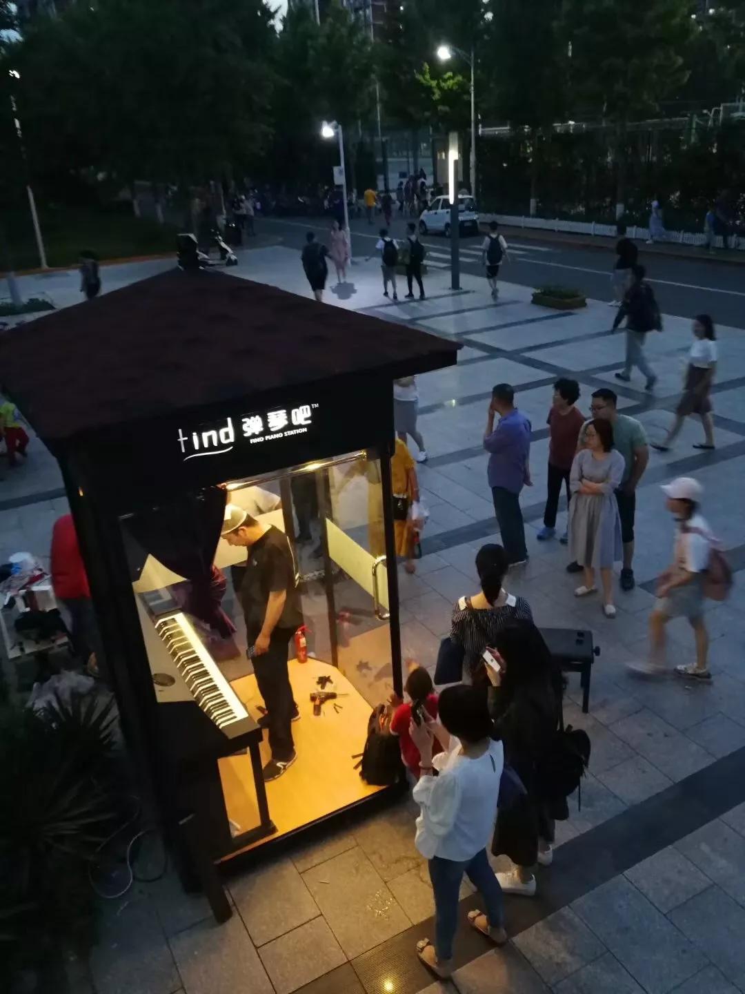 全国首台高校公共钢琴落座母校北师大