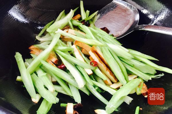 女儿最爱这道菜，做法简单，鲜美又补钙，五分钟出锅，我家常做