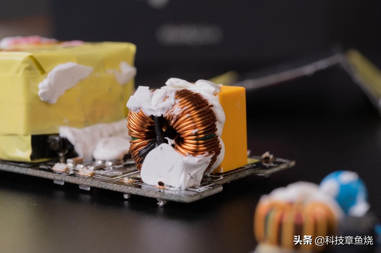 全新一代thinkplus口红电源,thinkplus口红电源黑色参数