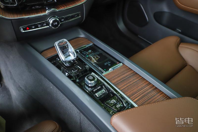 沃尔沃xc60插电混动2022年升级,沃尔沃xc60纯电值不值得买