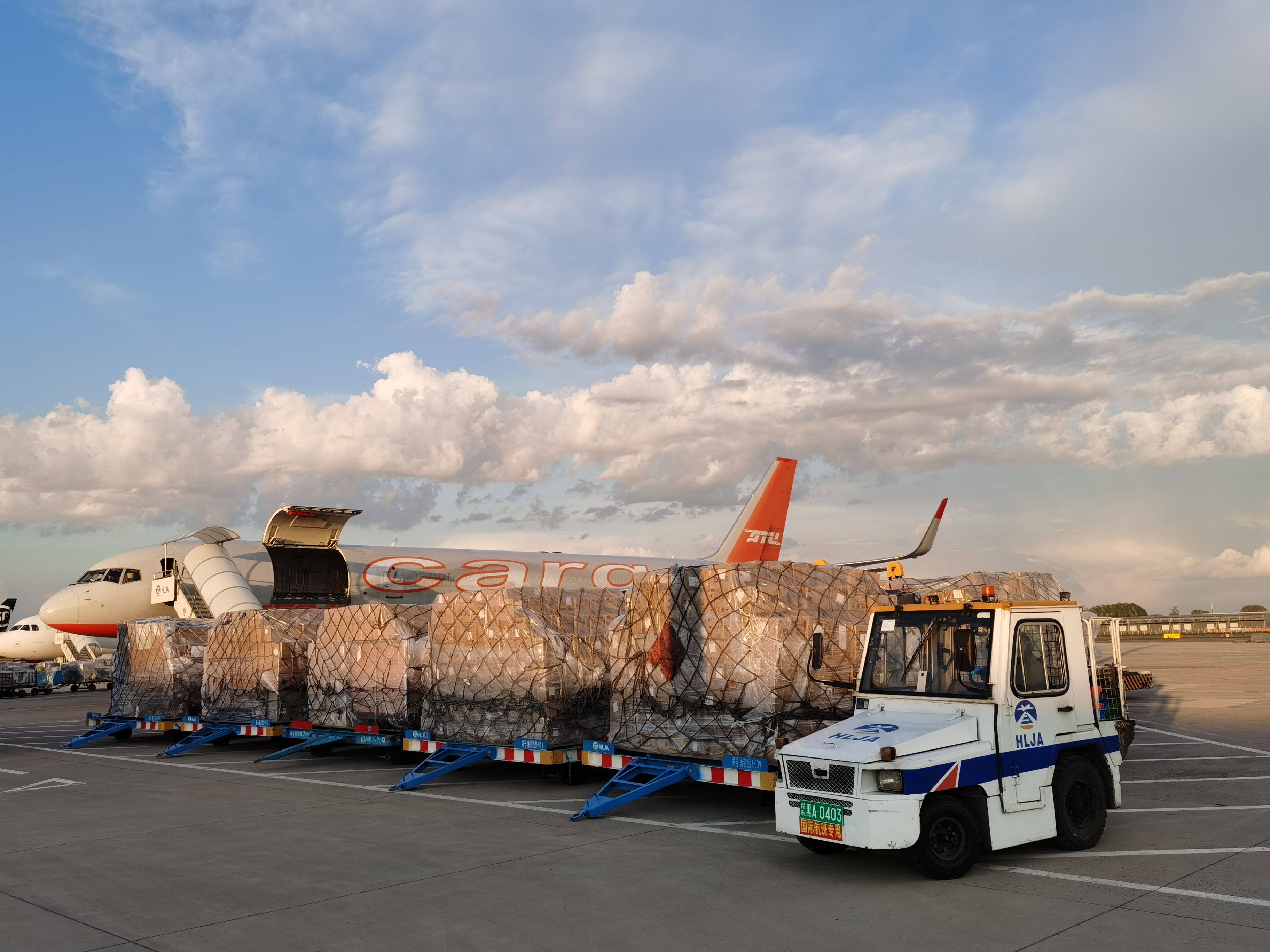 哈尔滨至莫斯科国际货运航线开通 (哈尔滨开通到莫斯科的货运飞机)