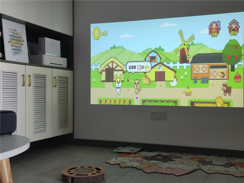 把家用投影仪放到电影院里投影,微果投影仪家用