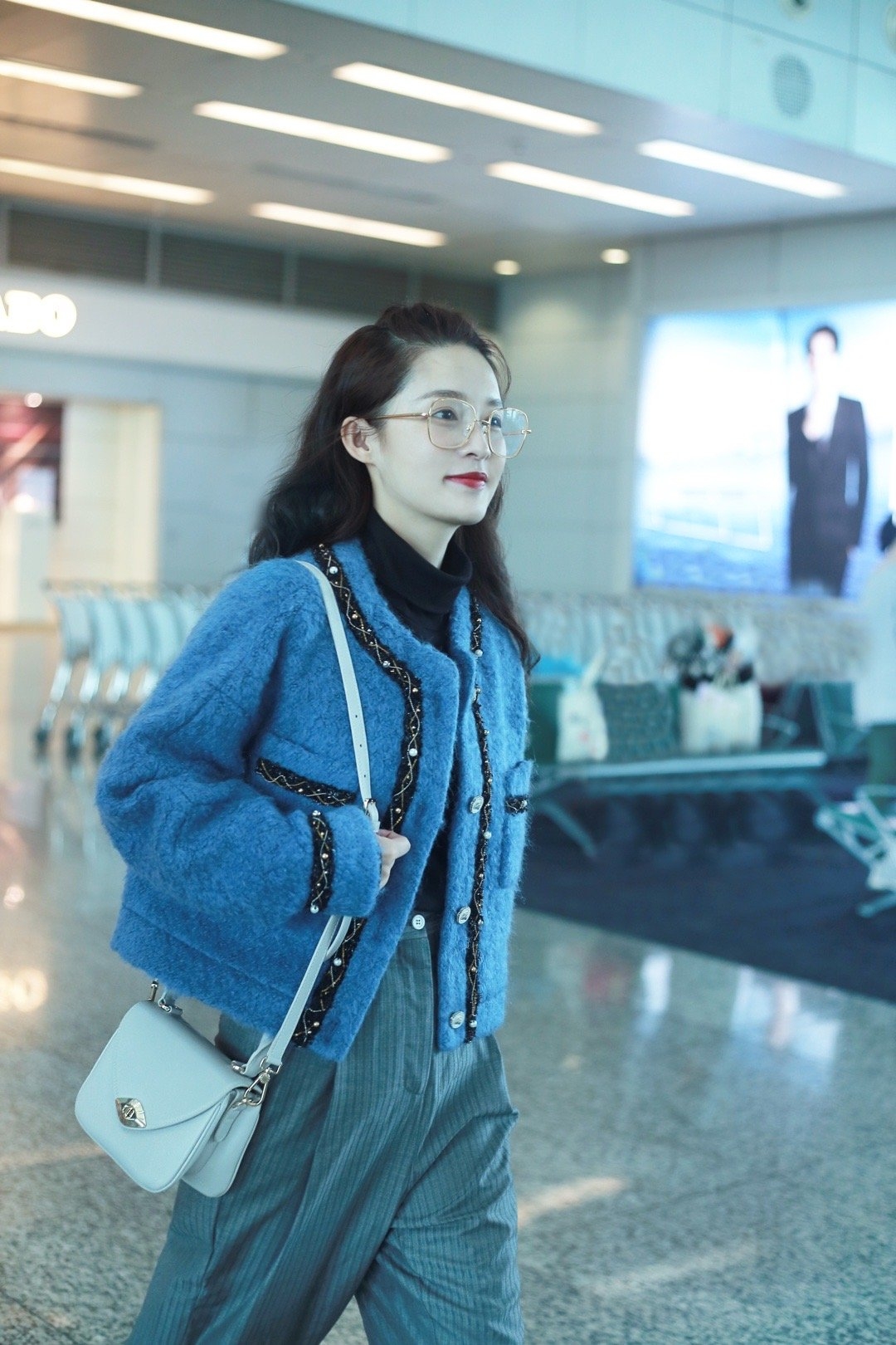 李沁的穿搭更多了解几分清新简约,李沁同款小西装搭配