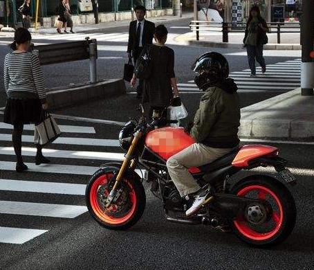 国内都开始“禁摩”了，为啥日本遍地都是摩托车？当地人说出实情
