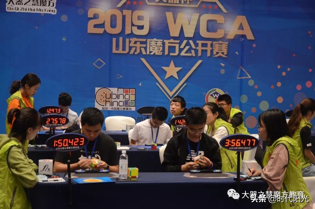 魔方大师赛高手秀,魔方高手现场秀魔方