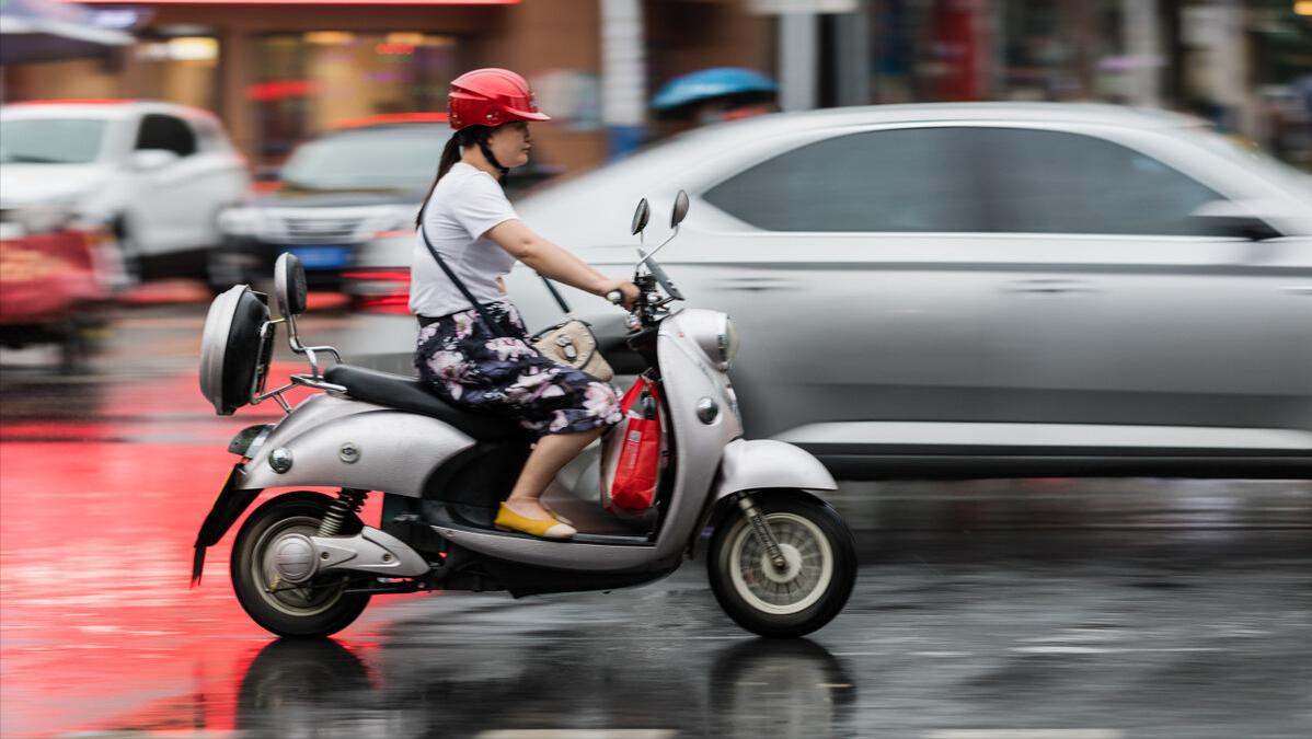 电动车72v石墨烯和铅酸电池的区别,电动车锂电和铅酸电池哪个更安全