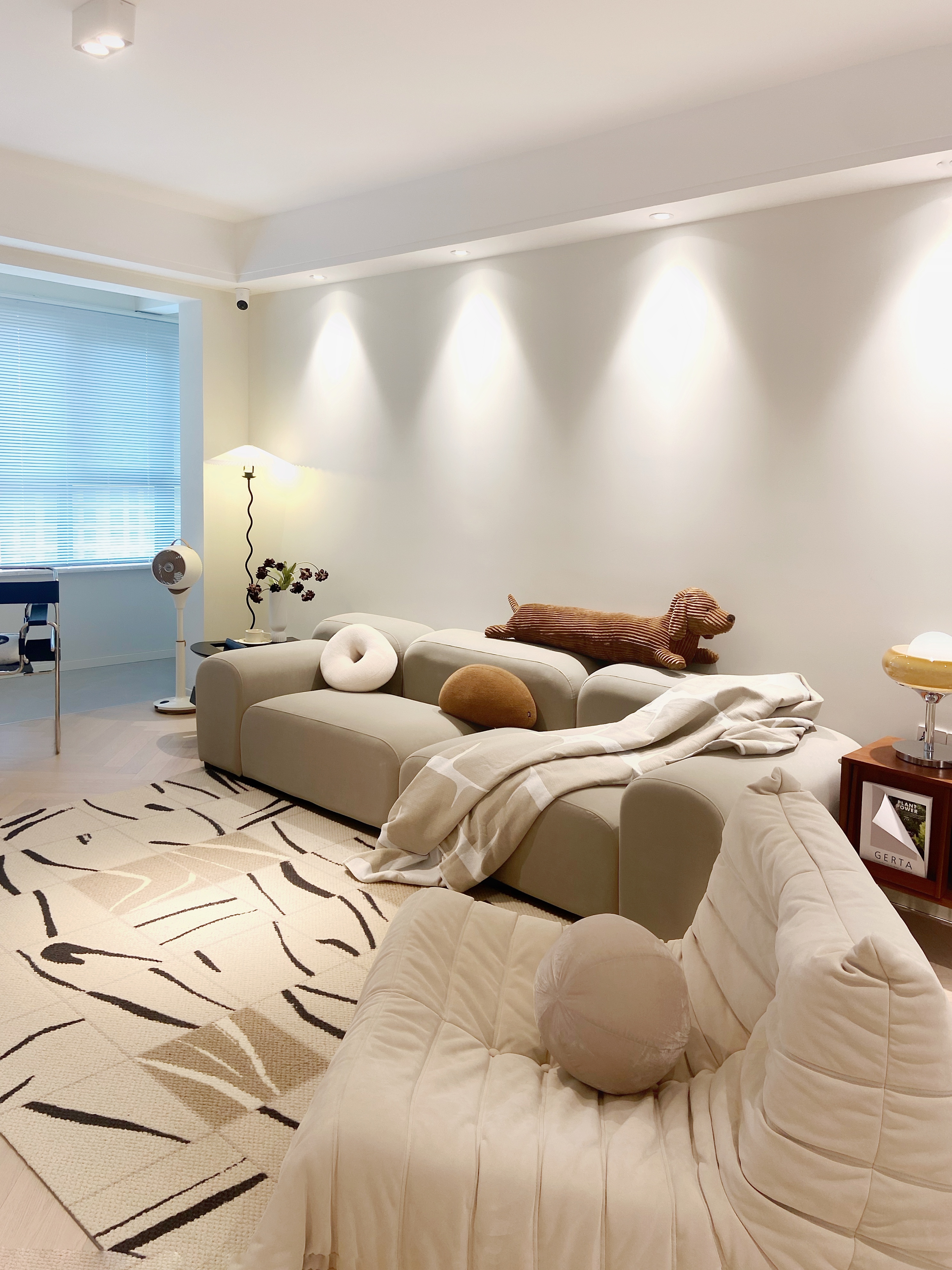 无沙发无茶几客厅设计,客厅极简无茶几设计