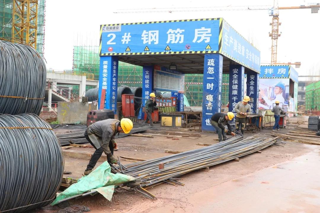 占地300亩的学校,占地3万多平米的学校