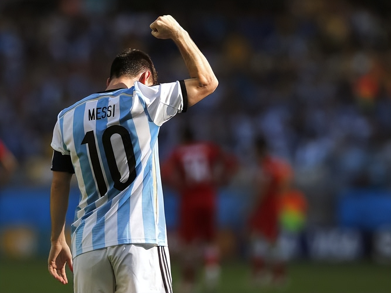 球王梅西凝望大力神杯,球王梅西樊振东