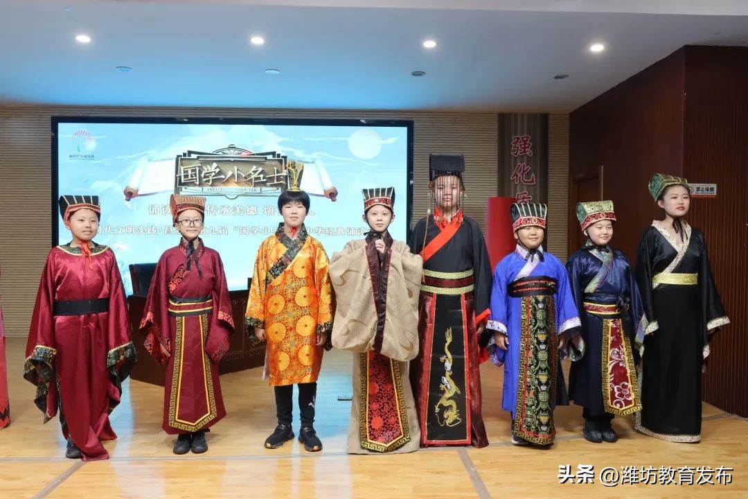 新闻周播报完整版,潍坊校园新闻播报