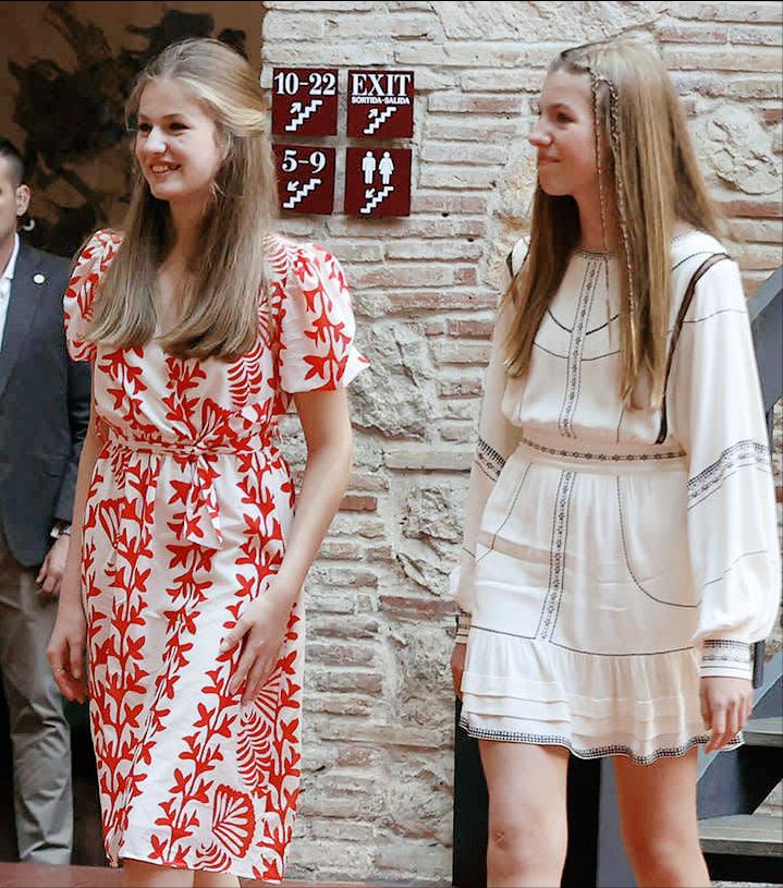 莱昂诺尔公主穿搭,莱昂诺尔公主出席活动黑白穿搭