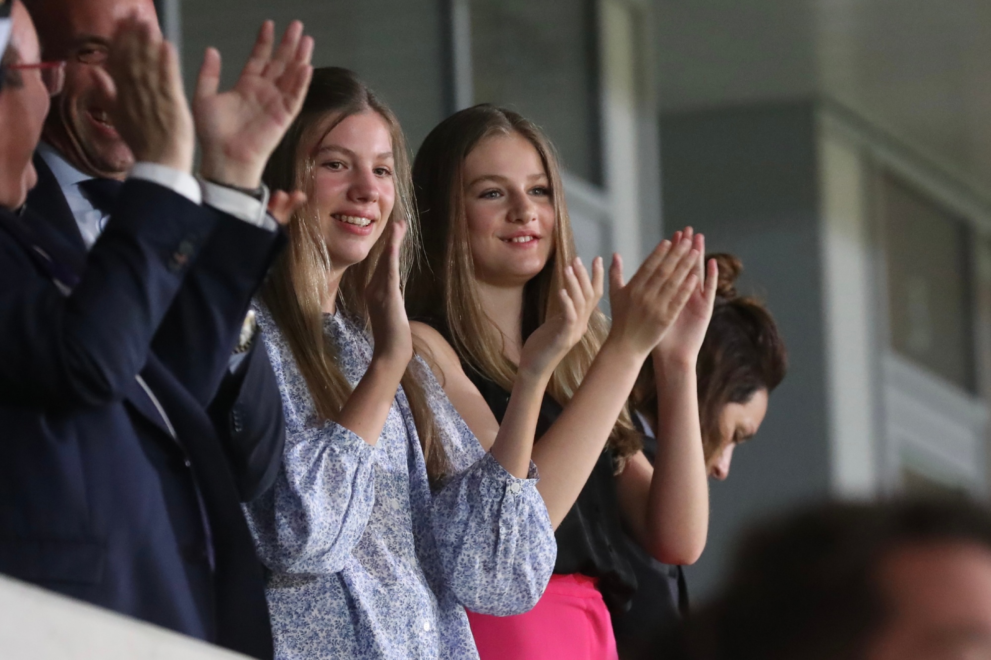 莱昂诺尔公主穿搭,莱昂诺尔公主出席活动黑白穿搭