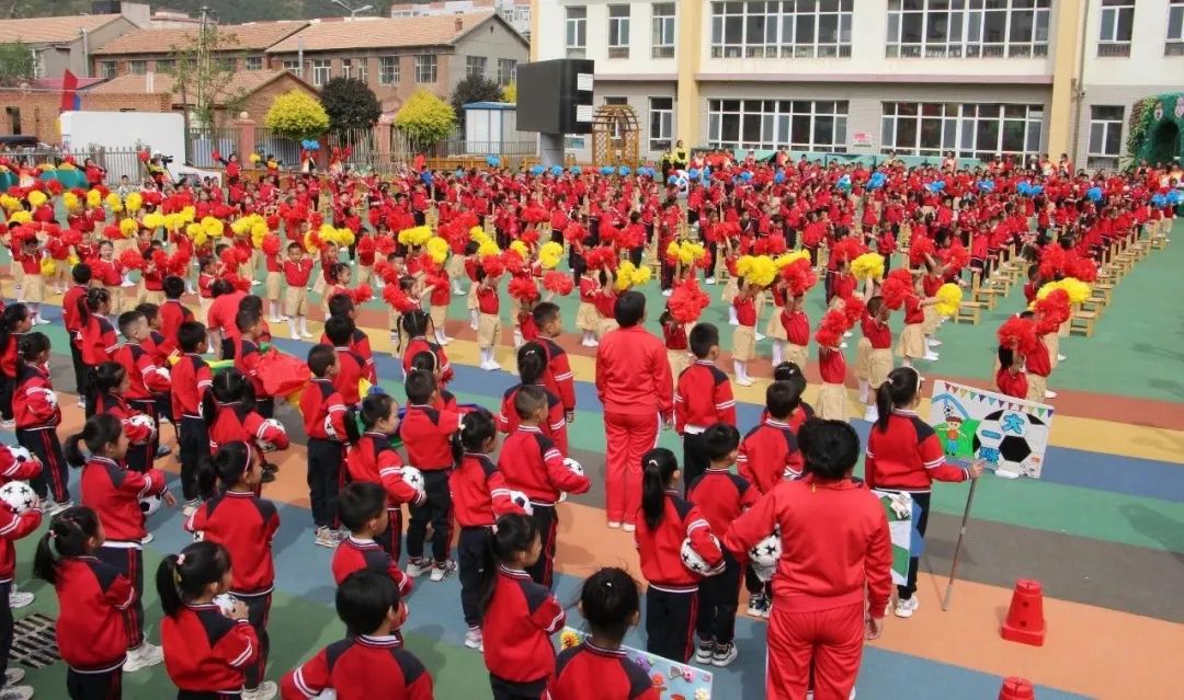 幼儿园喜迎100周年足球比赛,第一幼儿园举行迎新活动