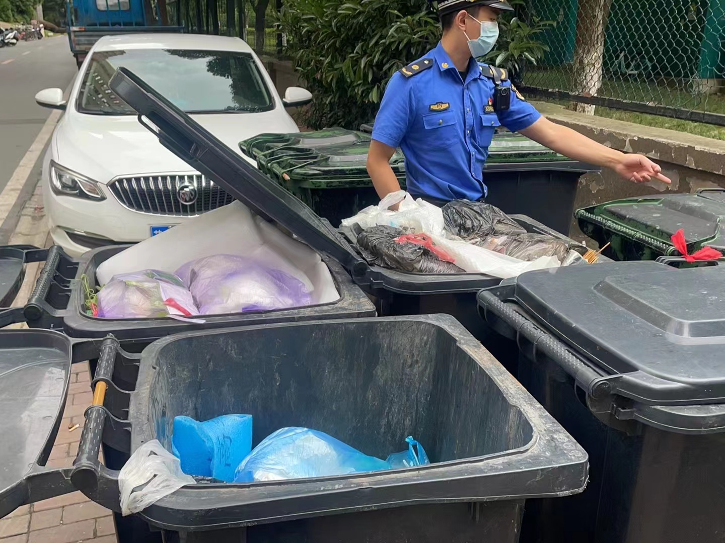 小区垃圾不分类物业公司难辞其咎