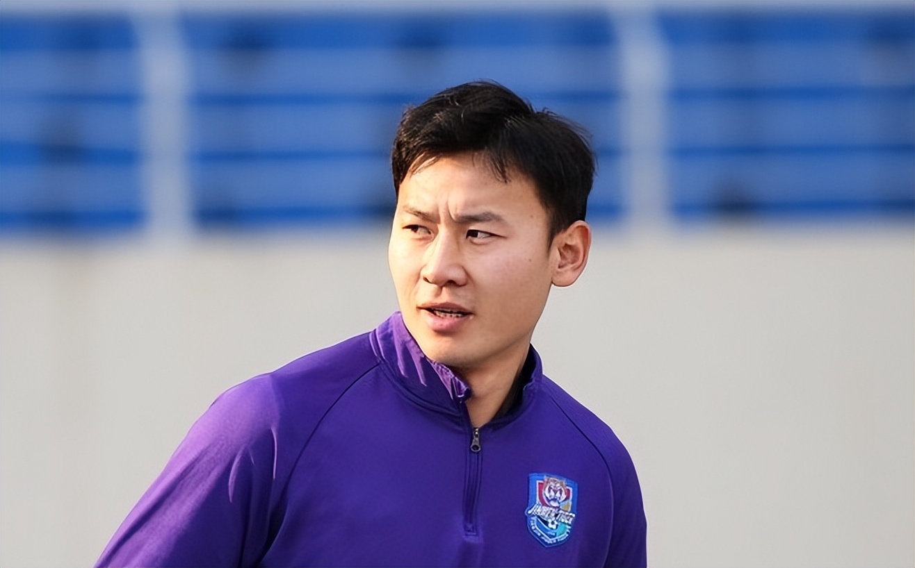 两大重量级新援现身申花训练，一人曾是豪门主力，深得名帅器重