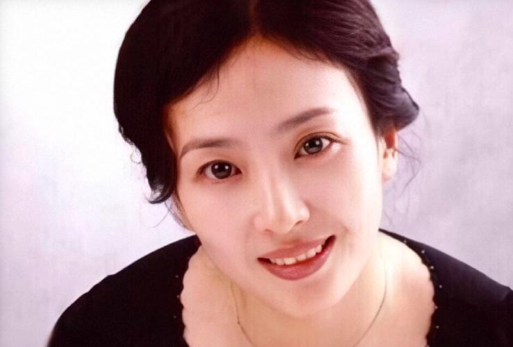 刘亦菲母亲刘晓莉：64岁两婚两离，如今是单身贵族，比女儿美多了