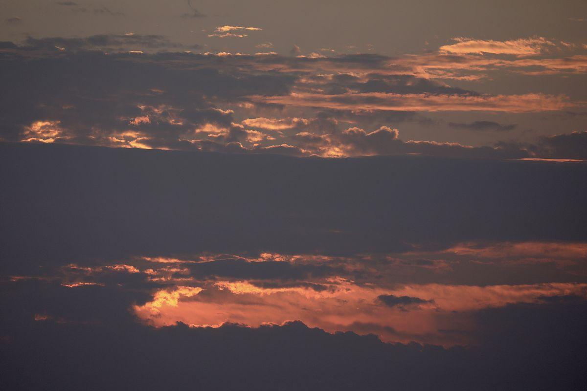 山河远阔不如一碗人间烟火的意思,山河远阔音乐