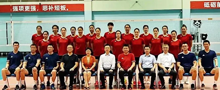 中国女排的最新战袍,中国女排出征世锦赛最新名单