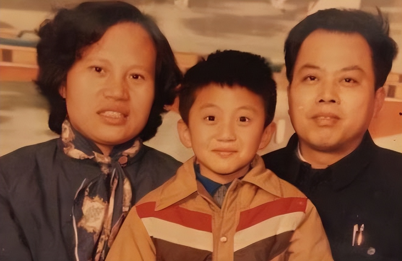 孙俪晒带儿女游玩照,孙俪晒与亲妹妹同框照