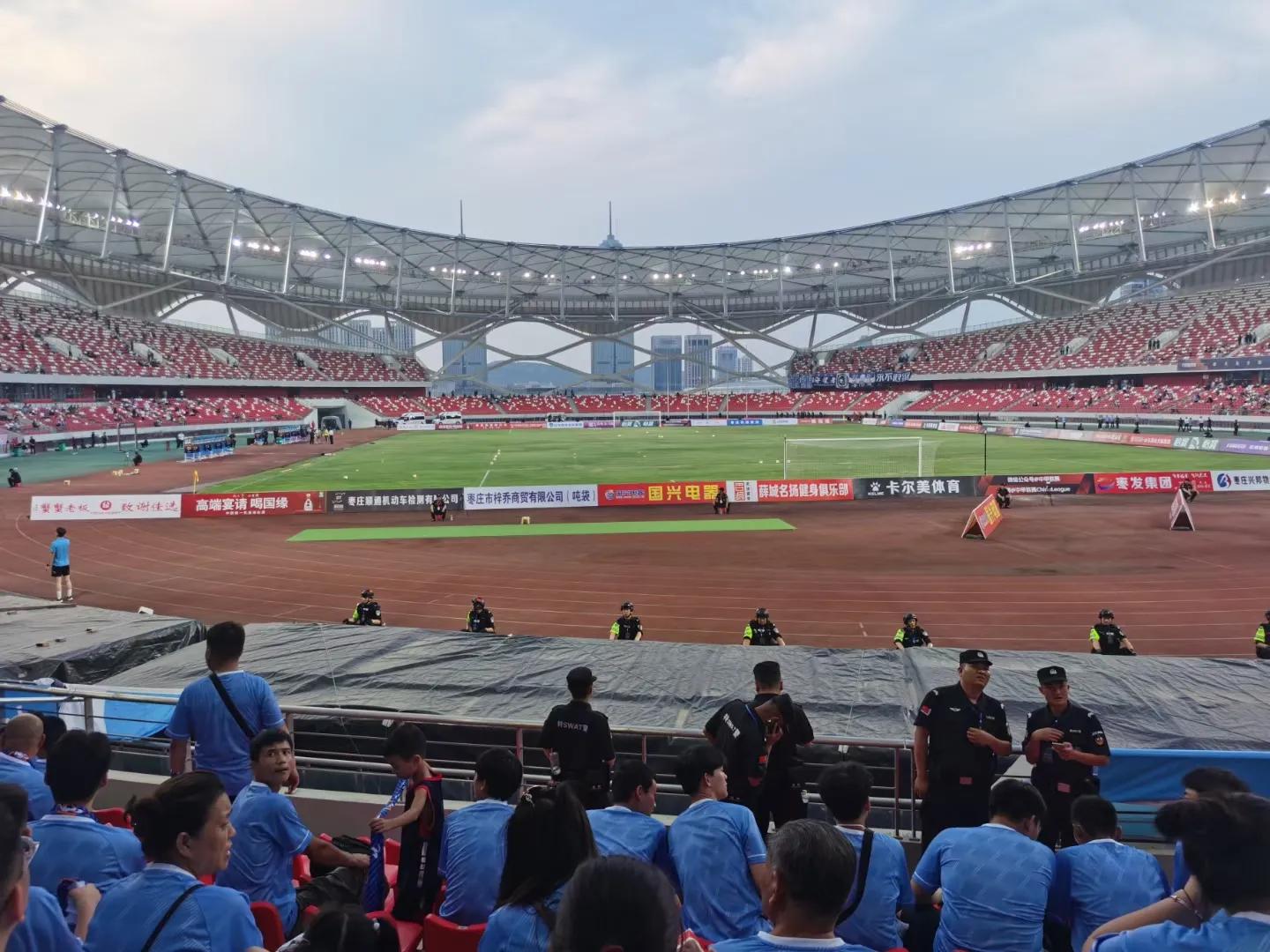 精彩赛事欢呼声不绝于耳,枣庄足球超级联赛