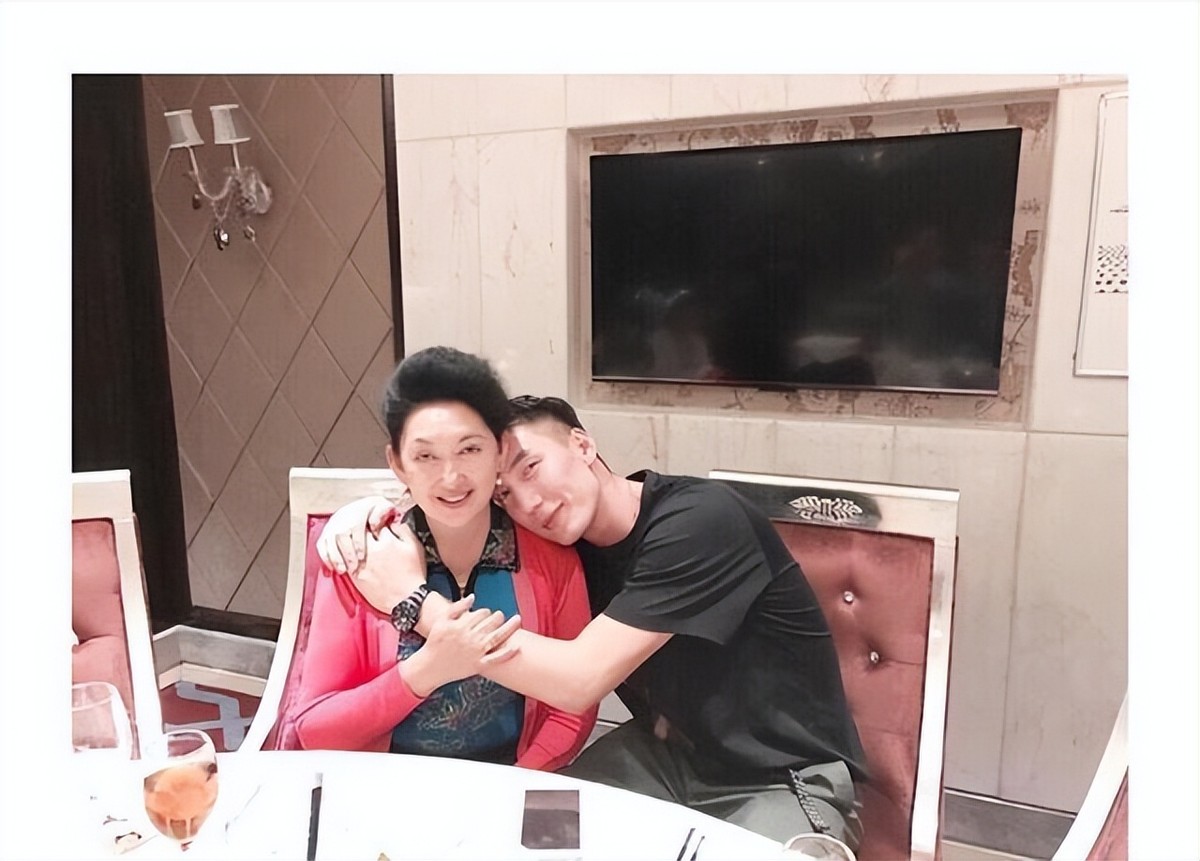 可兰白克台湾女友,可兰白克有过几个女朋友