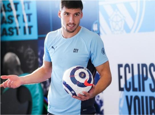 曼城训练任意球视频,曼城斯特林津琴科