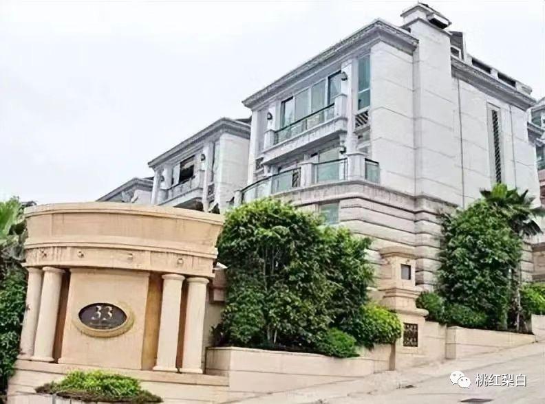 郭晶晶出席名流晚宴站c位,郭晶晶合照c位