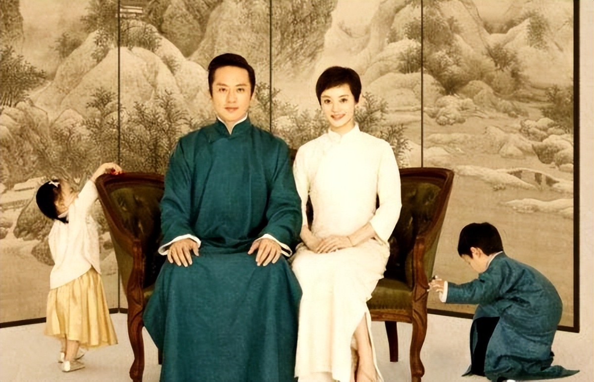 孙俪晒带儿女游玩照,孙俪晒与亲妹妹同框照