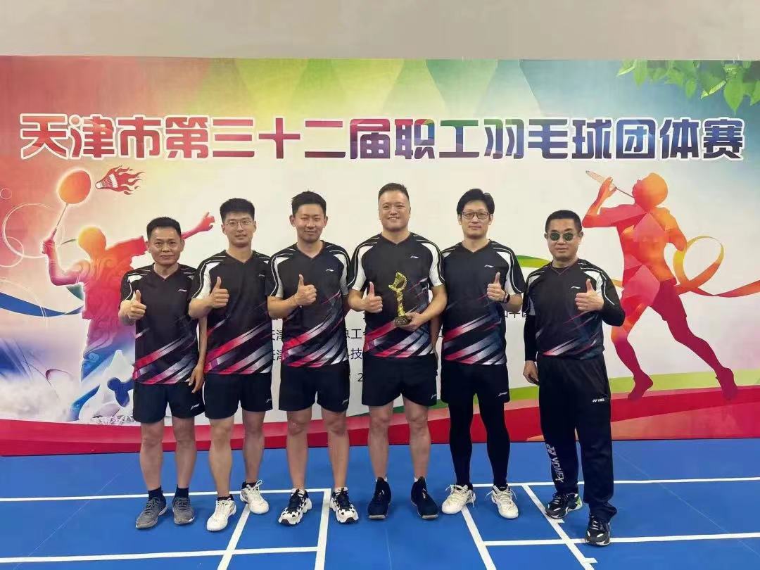 喜报——我校苑凤鸣老师参战天津市第32届职工羽毛球比赛喜获佳绩