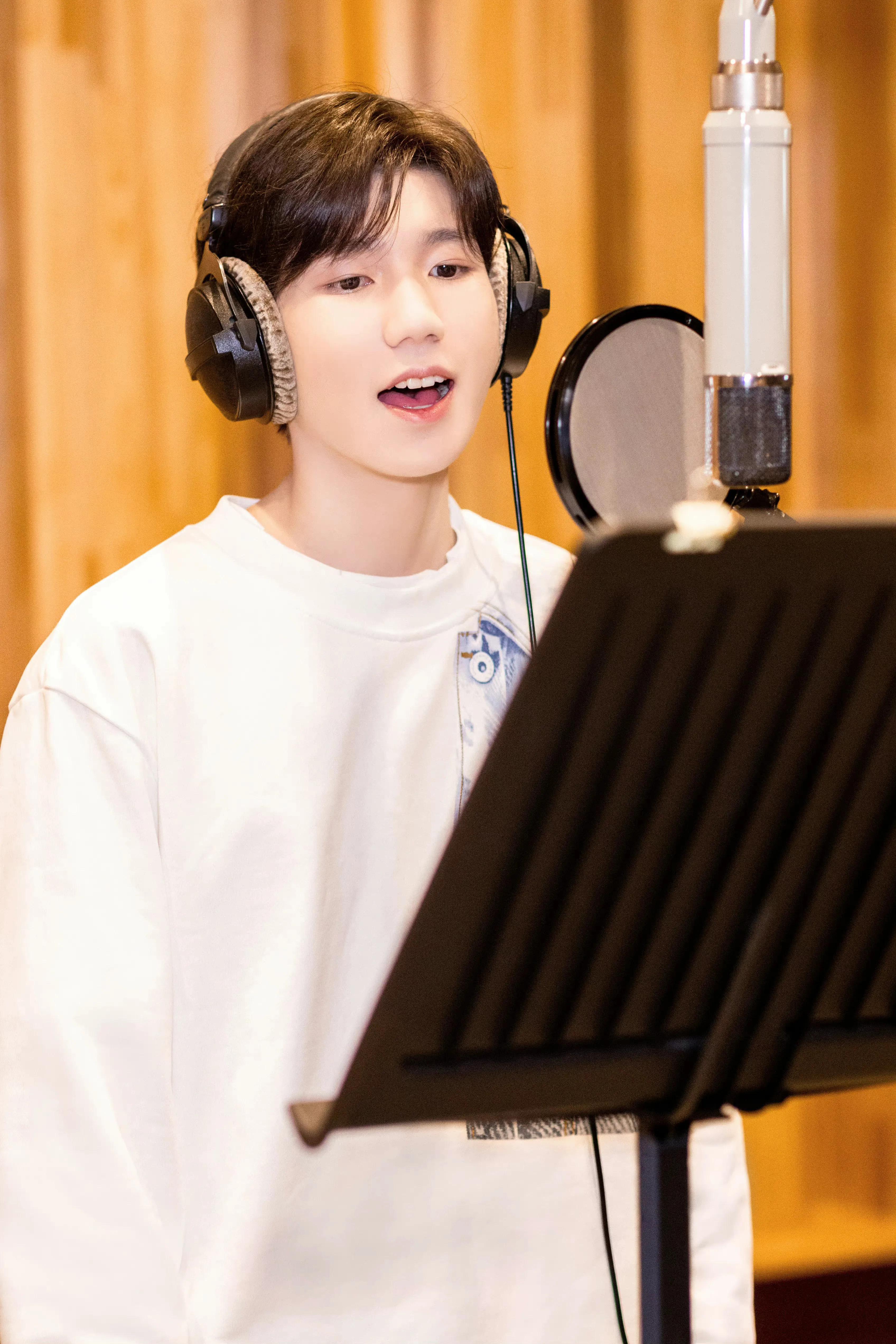 燃动冰雪，梦幻联动！热血MV与奥运健儿适配，王源发博祝贺夺冠