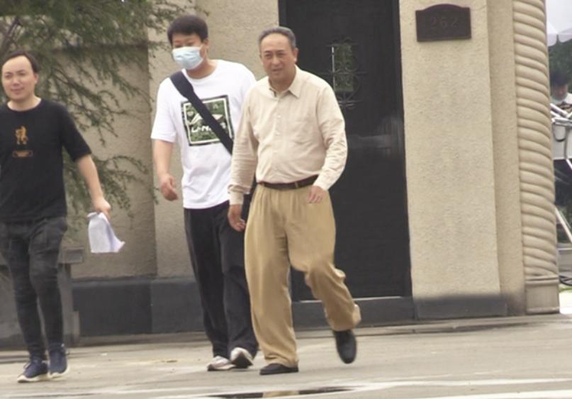 张嘉译成功的原因,张嘉译现在情况