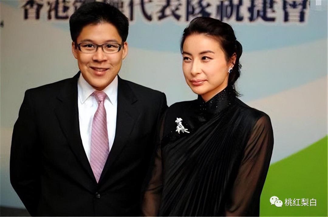 郭晶晶出席名流晚宴站c位,郭晶晶合照c位