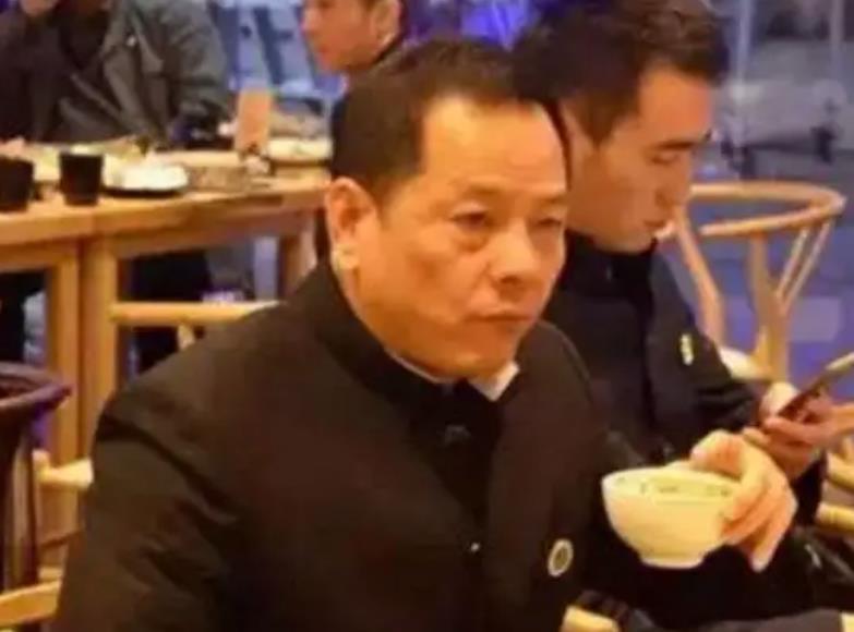 澳门黑帮老大崩牙驹出狱的场面,澳门黑帮崩牙驹现在情况